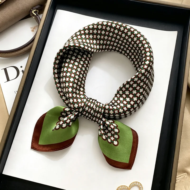 女性ヴィンテージチェーンプリントシルクサテンネッカチーフスリ - Vintage Fashion Rings のレビューと価格